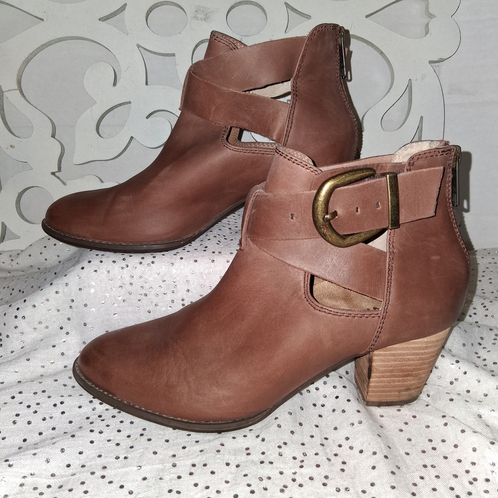 Elegant Brown Vionic Leather Ankle Boots - Picture 2 of 6